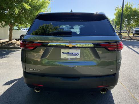 Used 2022 Chevrolet Traverse LT image 8