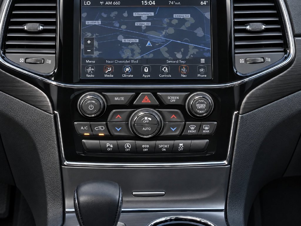 Used 2020 Jeep Grand Cherokee Altitude AWD/4WD image 28