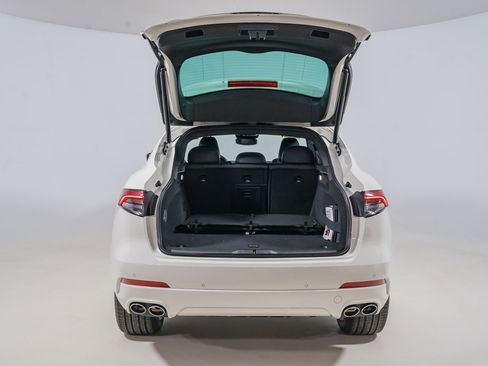 Used 2024 Maserati Levante GT Ultima image 42