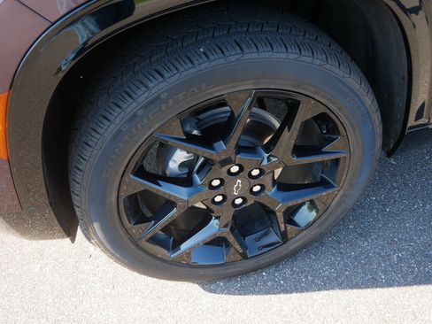 Used 2024 Chevrolet Traverse RS FWD image 16
