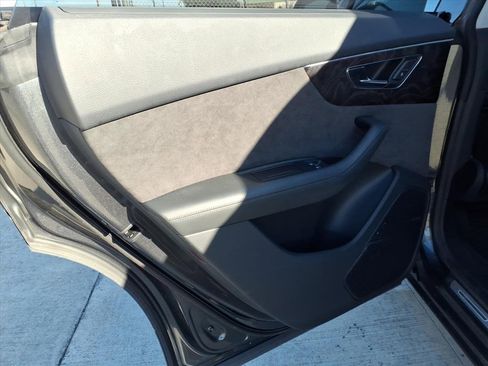 Used 2019 Audi Q8 Prestige w/ Luxury Package image 10