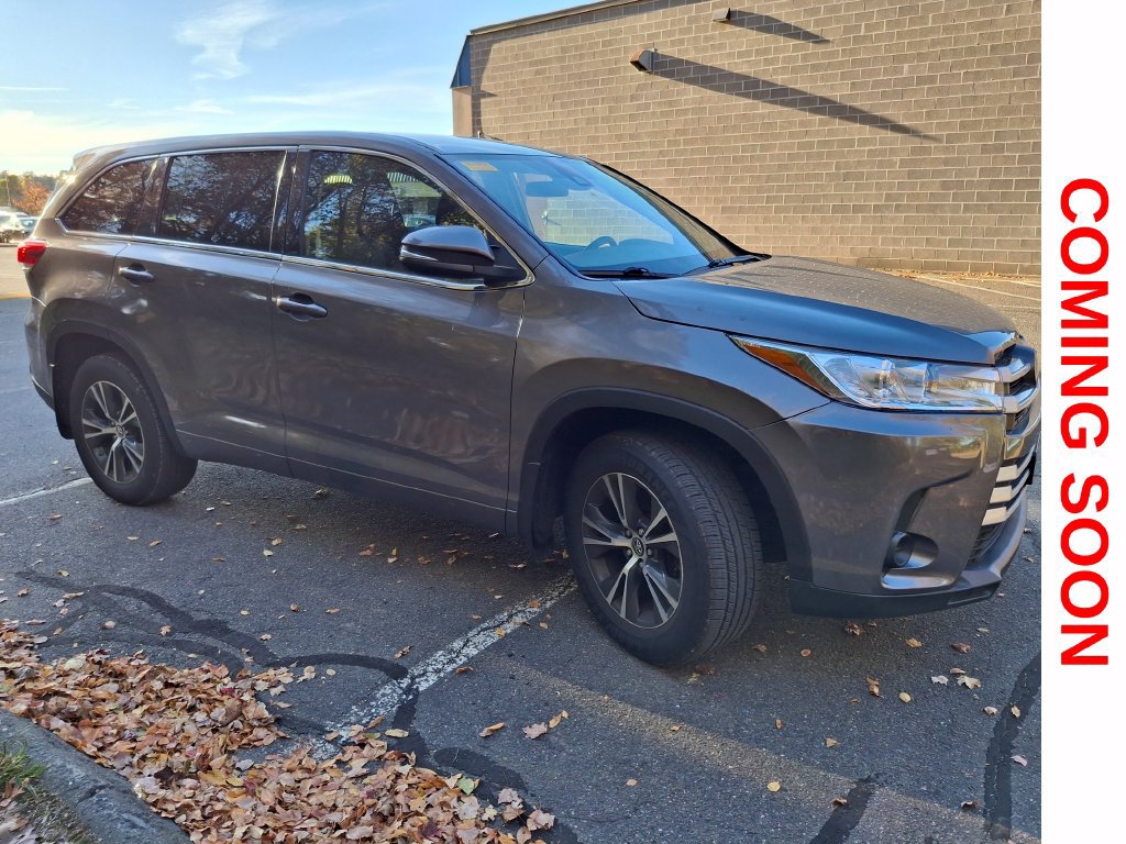 Used 2018 Toyota Highlander LE AWD/4WD image 4
