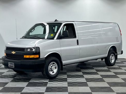 Used 2025 Chevrolet Express 2500 Extended w/ Driver Convenience Package RWD image 3