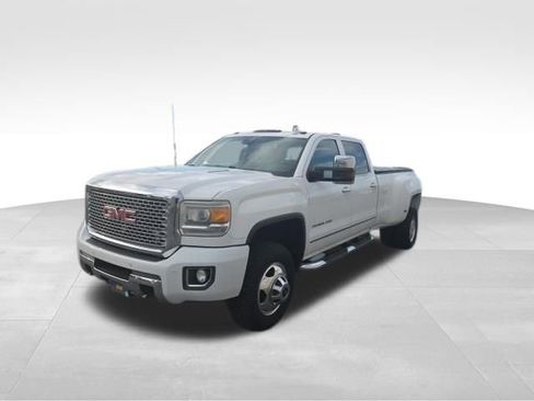 Used 2015 GMC Sierra 3500 Denali w/ Duramax Plus Package image 4