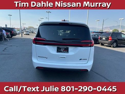 Used 2024 Chrysler Pacifica Limited FWD image 10