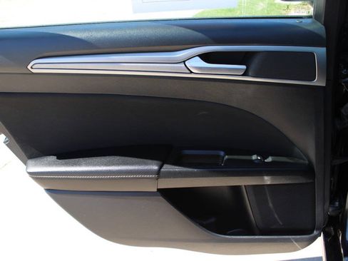 Used 2020 Ford Fusion SE FWD image 13