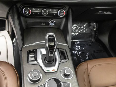 Used 2022 Alfa Romeo Stelvio Ti AWD/4WD image 26