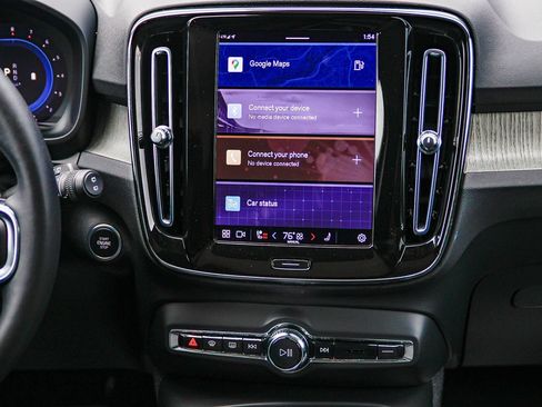 Used 2023 Volvo XC40 B5 Plus w/ Climate Package image 15