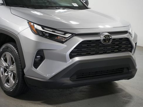 Certified 2025 Toyota RAV4 LE AWD/4WD image 4