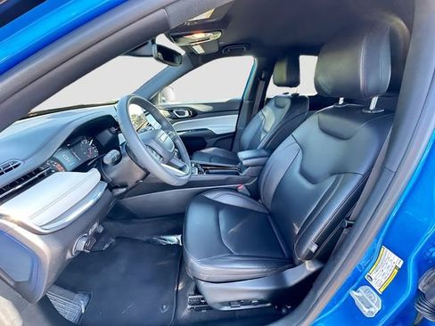 Used 2024 Jeep Compass Limited image 19