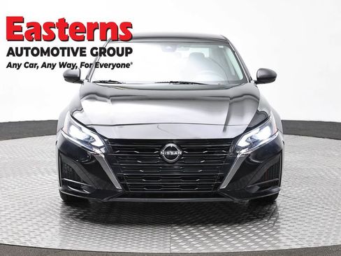 Used 2024 Nissan Altima 2.5 SV FWD image 2