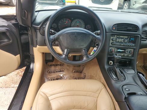 Used 2004 Chevrolet Corvette Coupe image 9