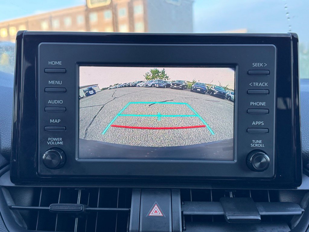 Used 2019 Toyota RAV4 LE AWD/4WD image 3