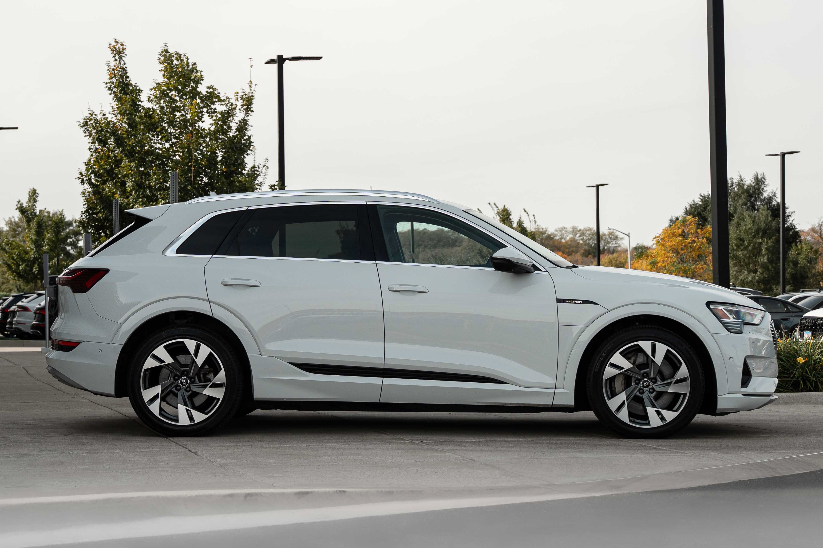 Certified 2023 Audi e-tron Premium Plus w/ Premium Plus Package AWD/4WD image 3