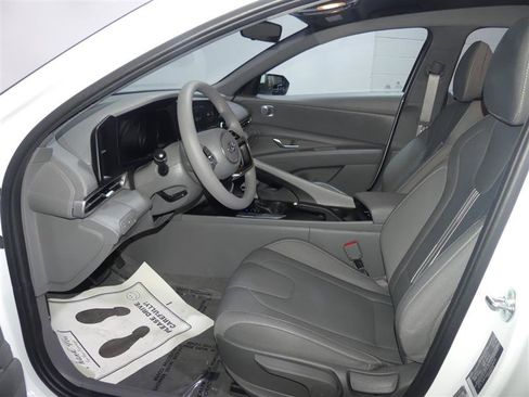 Used 2022 Hyundai Elantra SEL FWD image 20