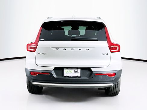 Used 2025 Volvo XC40 B5 Plus AWD/4WD image 7