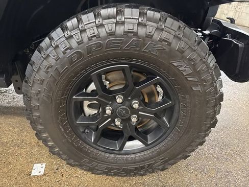 Used 2025 Jeep Wrangler Sport AWD/4WD image 9