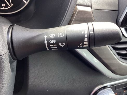 Used 2025 Nissan Altima 2.5 SV FWD image 25