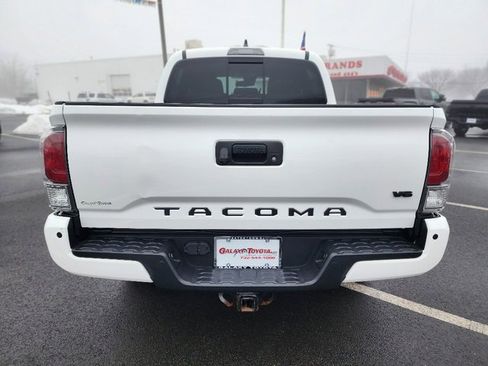 Used 2020 Toyota Tacoma TRD Sport w/ Technology Package image 6