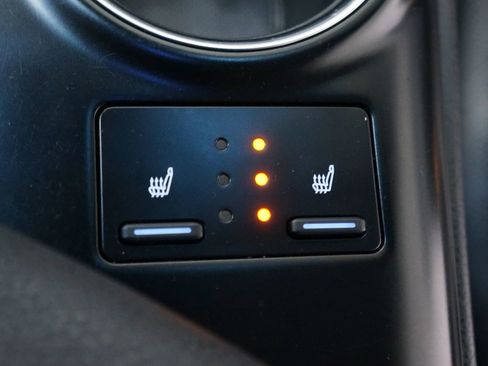 Used 2020 Toyota Camry XLE image 18