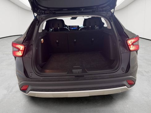 Used 2025 Chevrolet Trax LT FWD image 11