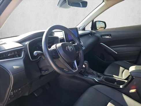 Used 2023 Toyota Corolla Cross XLE w/ Convenience Package AWD/4WD image 9