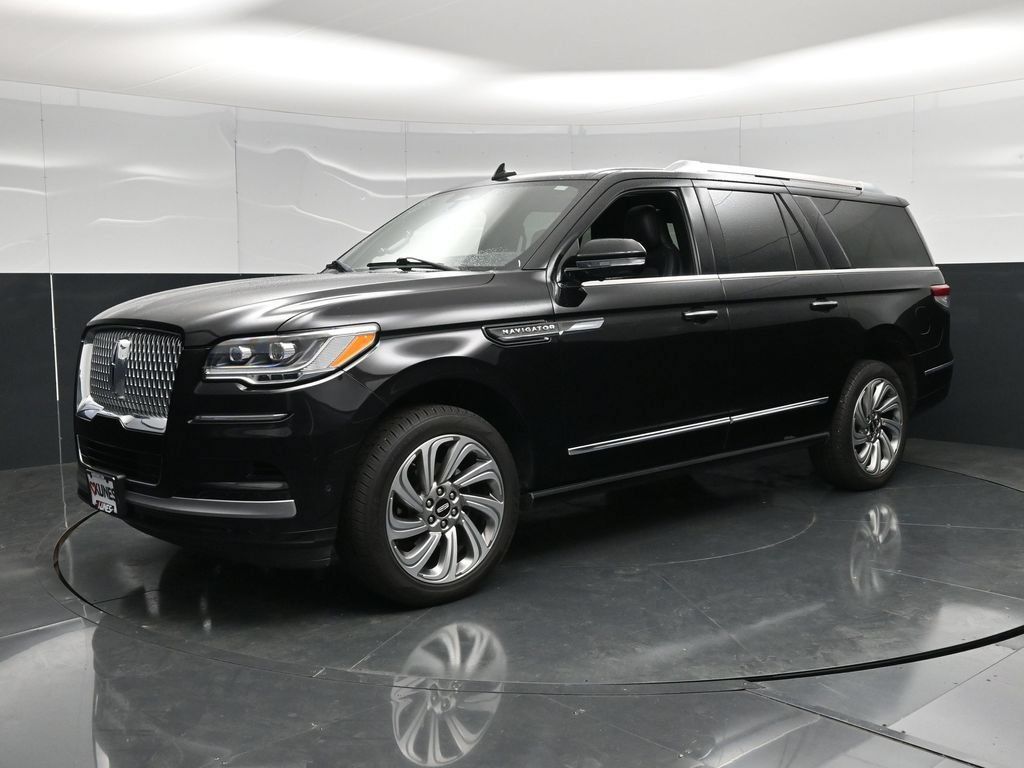 Used 2022 Lincoln Navigator L Reserve AWD/4WD image 8