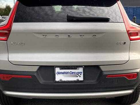 Used 2025 Volvo XC40 B5 Core image 43