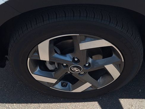 Used 2024 Hyundai Venue Limited FWD image 31