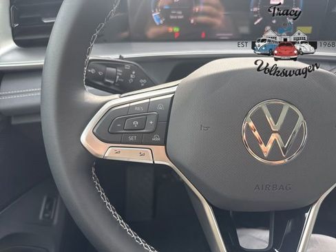 New 2025 Volkswagen Tiguan SE image 15