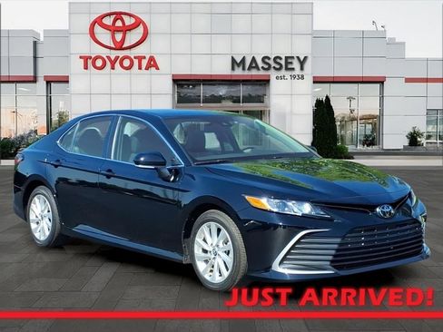Used 2023 Toyota Camry LE w/ Convenience Package FWD image 1