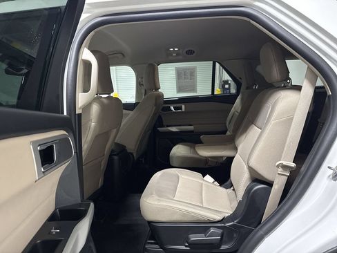 Used 2023 Ford Explorer XLT AWD/4WD image 22