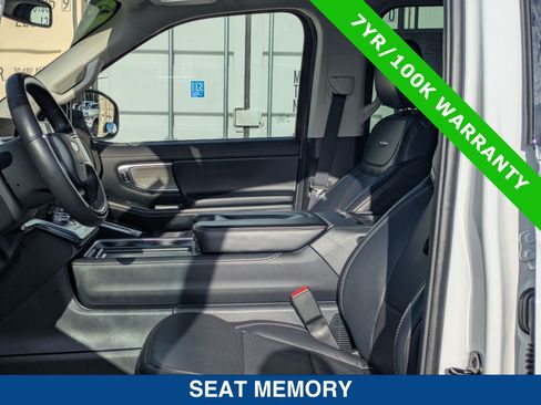 Certified 2025 Ford Expedition Max Platinum w/ Driver's Package AWD/4WD image 24