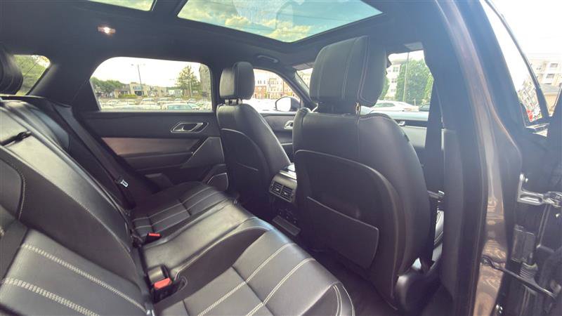 Used 2018 Land Rover Range Rover Velar R-Dynamic SE AWD/4WD image 15