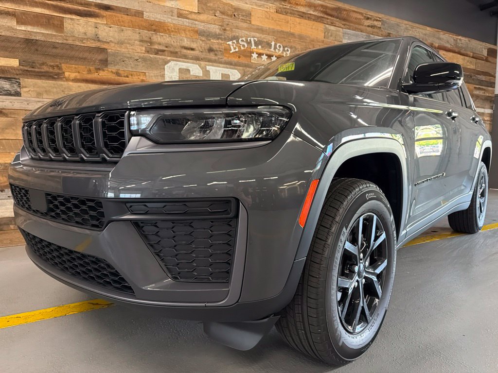 New 2026 Jeep Grand Cherokee Altitude AWD/4WD image 10