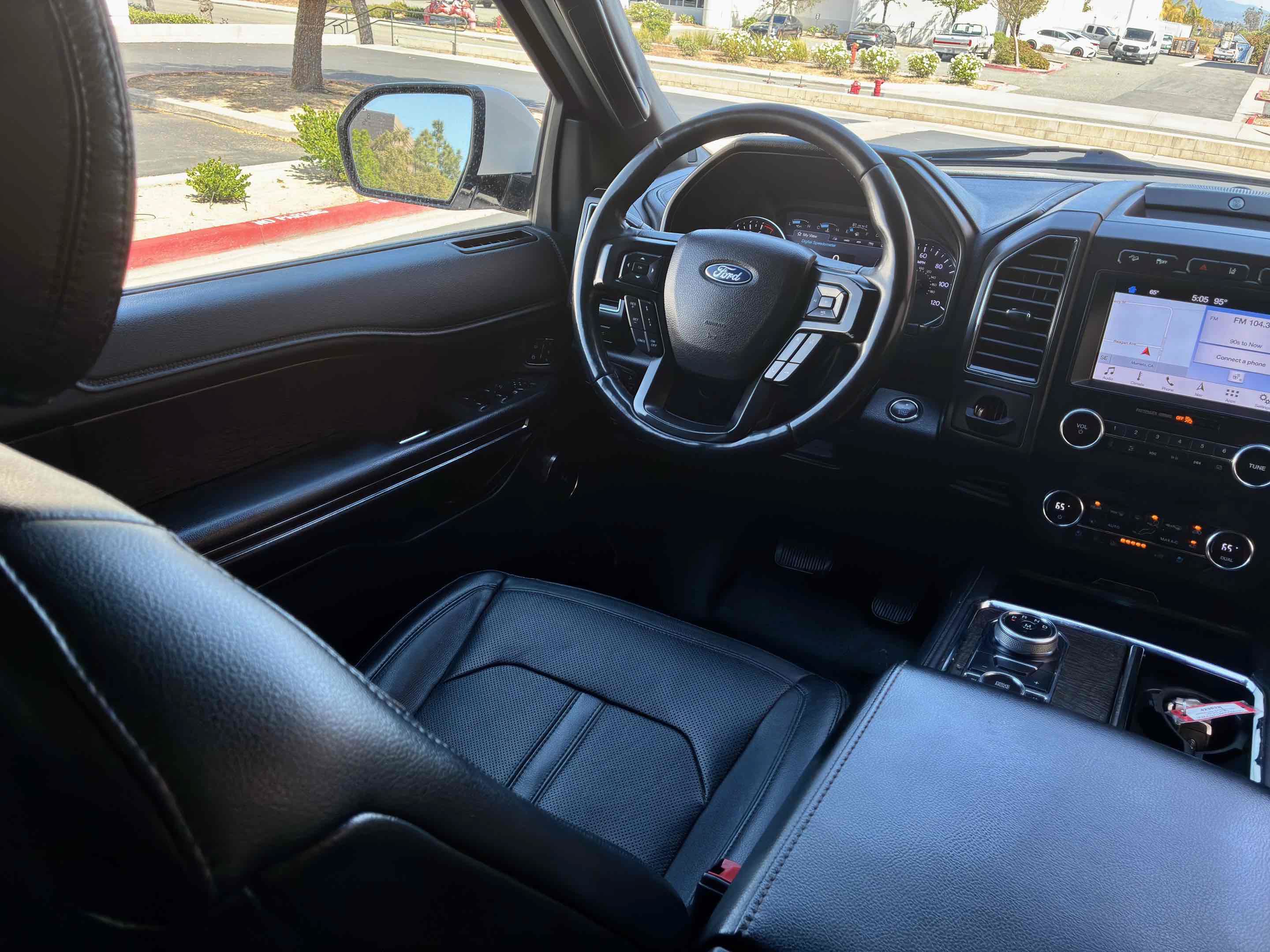 Used 2019 Ford Expedition Limited w/ Equipment Group 301A AWD/4WD image 16