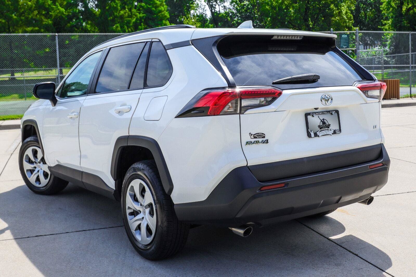 Used 2020 Toyota RAV4 LE FWD image 15