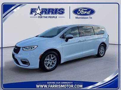 Used 2023 Chrysler Pacifica Touring-L