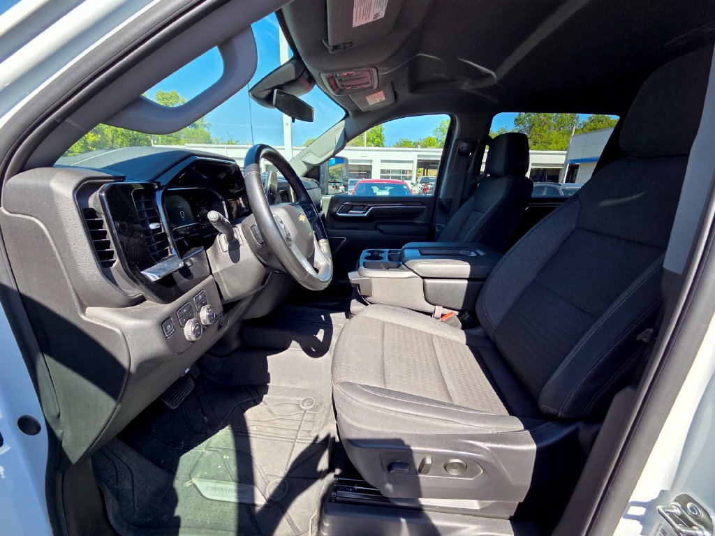 Used 2025 Chevrolet Silverado 3500 LT w/ Convenience Package AWD/4WD image 16