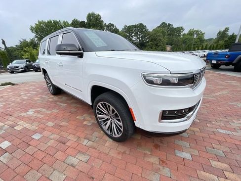 Used 2023 Jeep Grand Wagoneer Series III AWD/4WD image 38