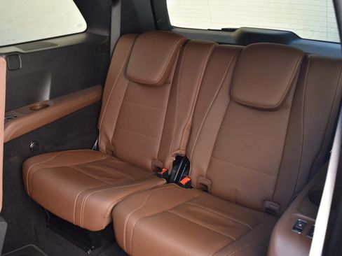 Used 2025 Mercedes-Benz GLS 450 4MATIC w/ AMG Line Exterior image 22