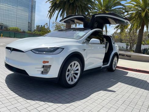 Used 2018 Tesla Model X 100D AWD/4WD image 23