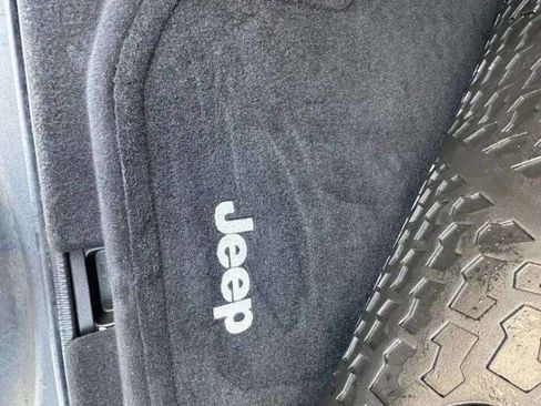 Used 2013 Jeep Wrangler Unlimited Sport image 27