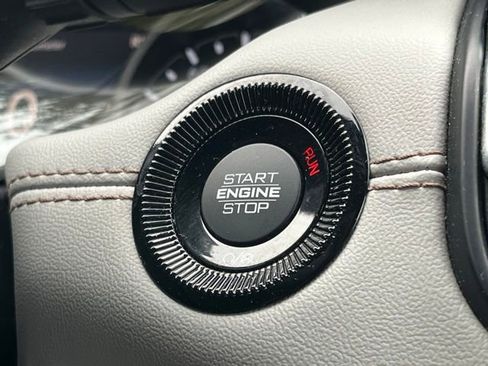 Used 2024 Jeep Compass Limited image 17