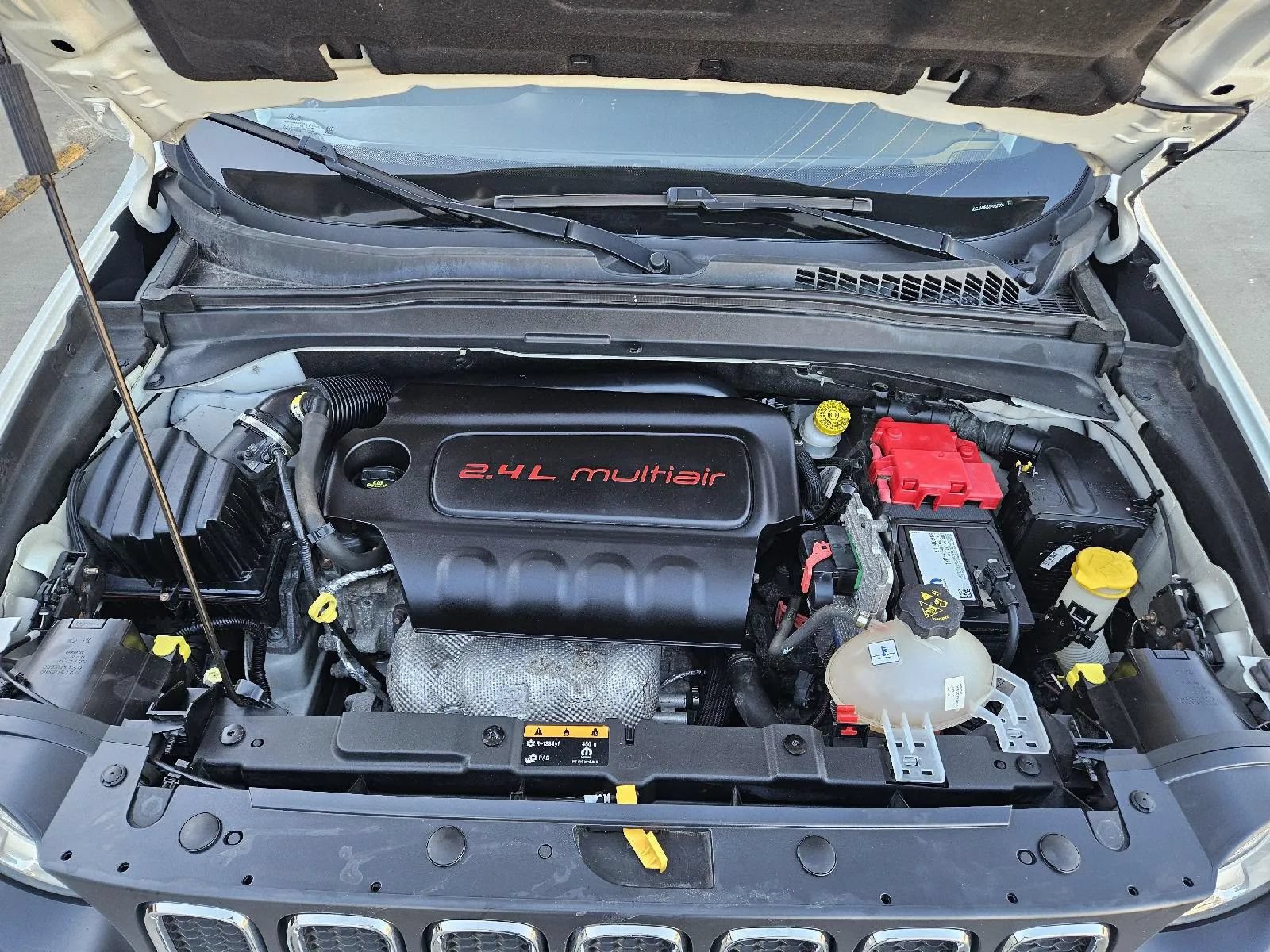 Used 2018 Jeep Renegade Latitude w/ Cold Weather Group FWD image 17