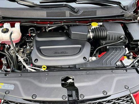 Used 2025 Chrysler Pacifica Select image 31