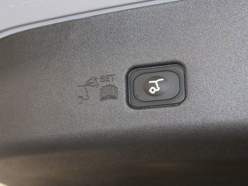 New 2026 Lincoln Nautilus Premier image 16