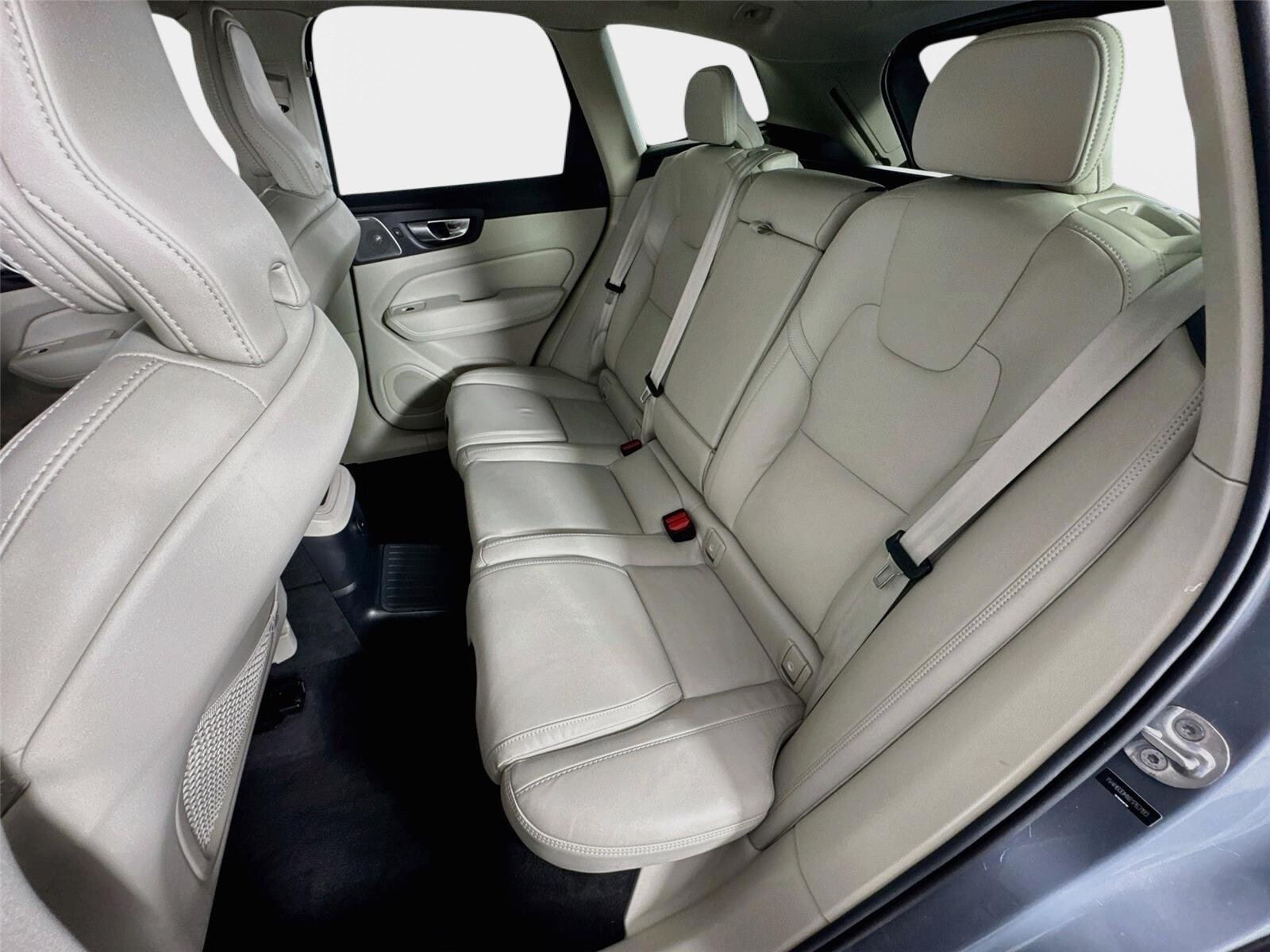 Used 2024 Volvo XC60 T8 Ultimate w/ Protection Package Premier AWD/4WD image 24