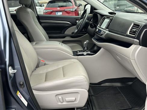 Used 2019 Toyota Highlander Limited image 6