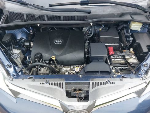 Used 2018 Toyota Sienna XLE Premium FWD image 33